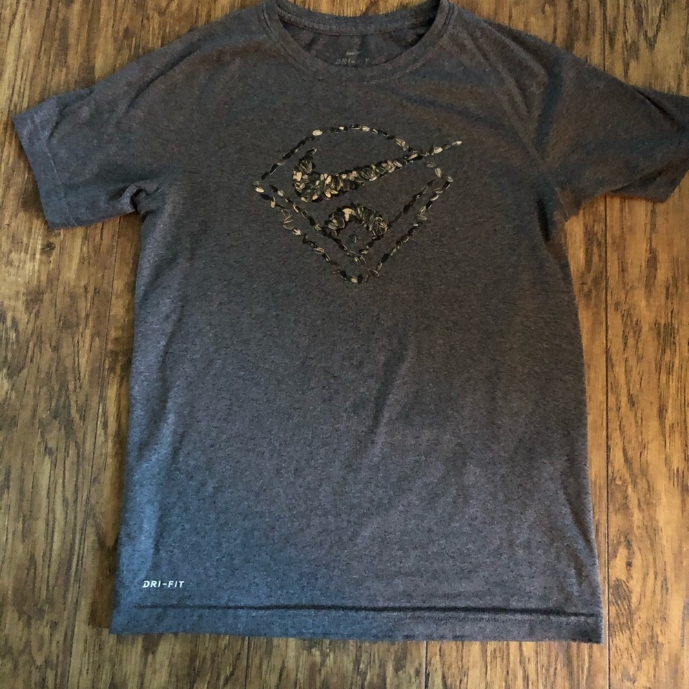 Nike boys youth small T-shirt